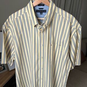 Tommy Hilfiger Men’s S/S Button Up Yellow W/Blue Stripes Size XL
